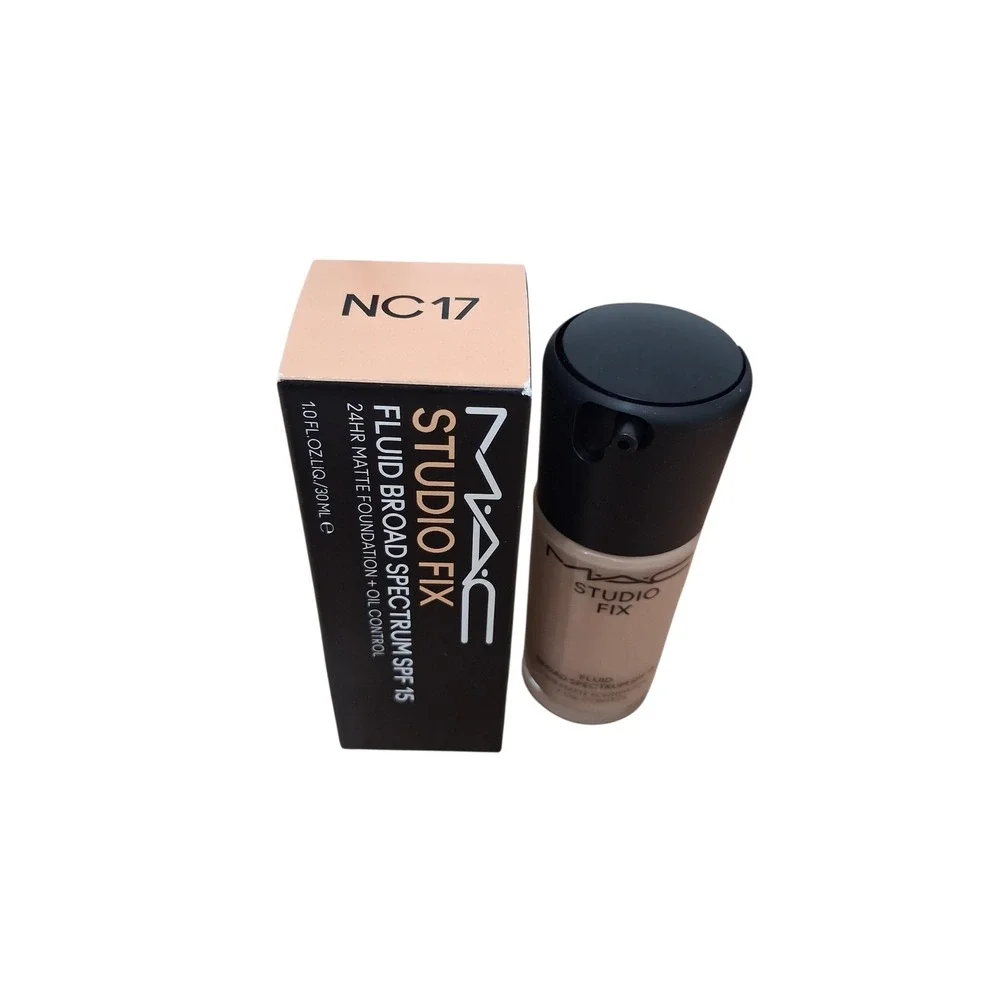 MAC COSMETICS  STUDIO FIX 24 HR MATTE Foundation + Oil Control NC17 Waterproof